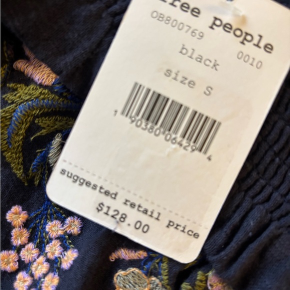 Floral Embroidered Top - Picture 2 of 6